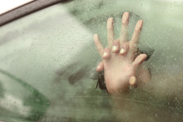 Rassegna stampa. Italia, l’amore… costa “caro”: due uomini fanno sesso in auto in pieno giorno, multati di 3.500 euro ciascuno