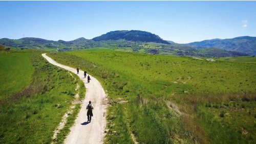 Sicilia, trekking tra natura e spiritualità: in aggiornamento la segnaletica per i pellegrini