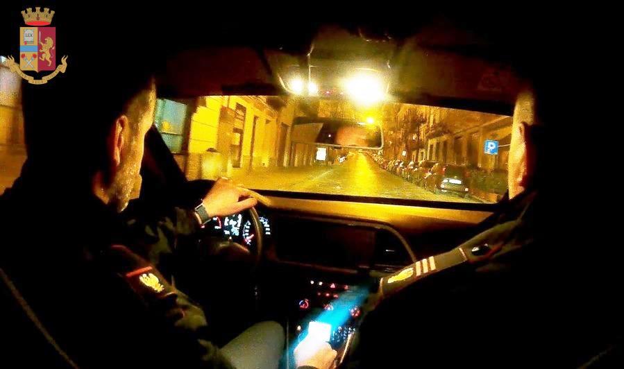 Caltanissetta, Polizia sorprende sorvegliato speciale: era a spasso nella notte con arnesi da scasso