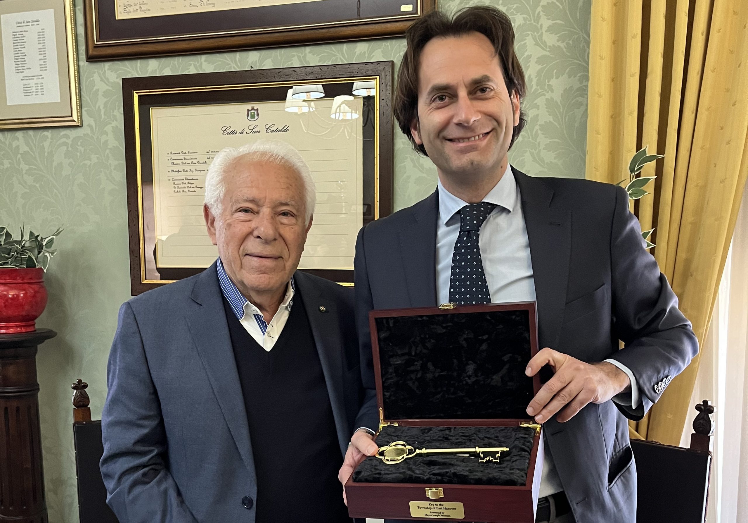 Donate dal sindaco di East Hanover le chiavi della sua Città a quello di San Cataldo. Invitato il sindaco Comparato negli States