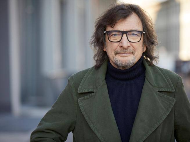 Claudio Cecchetto festeggia i suoi 70 anni a Rtl 102.5 e si candida a sindaco di Riccione