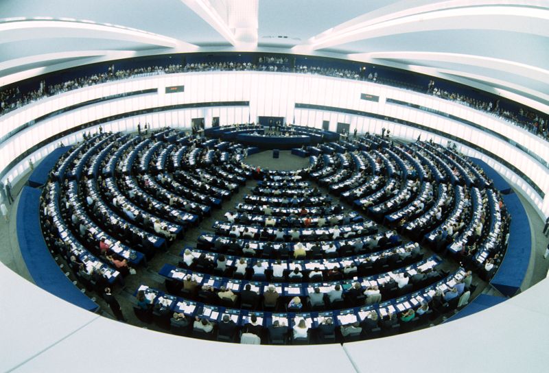 L’Europarlamento chiede l’embargo sull’energia russa