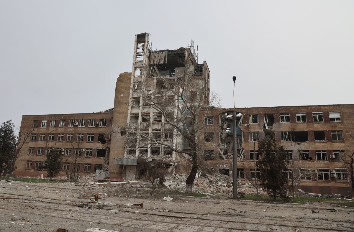 Proseguono gli attacchi aerei dei russi su Mariupol