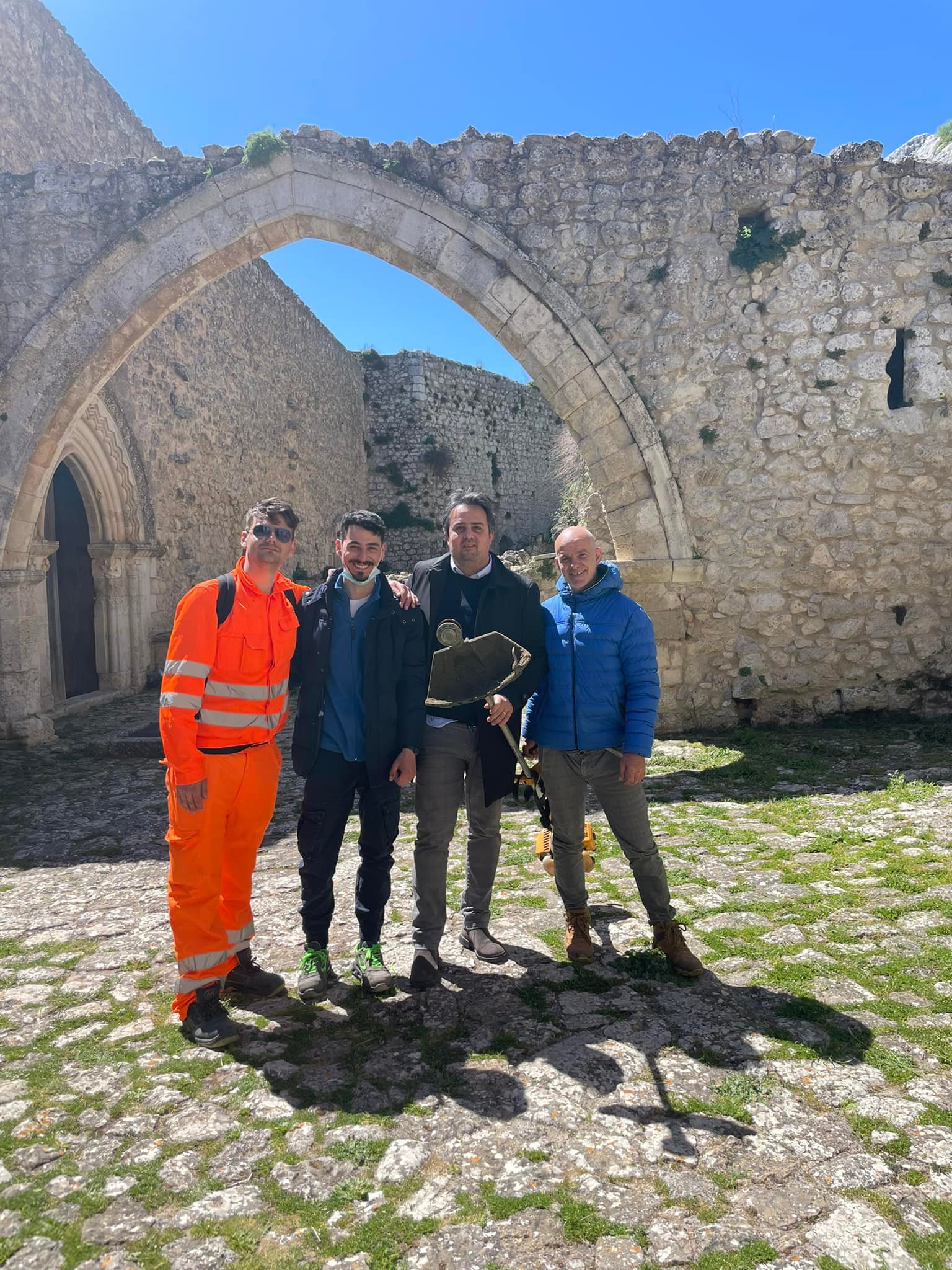 Mussomeli, al Castello manfredonico pulizie di primavera. Gara mountain bike e raduni