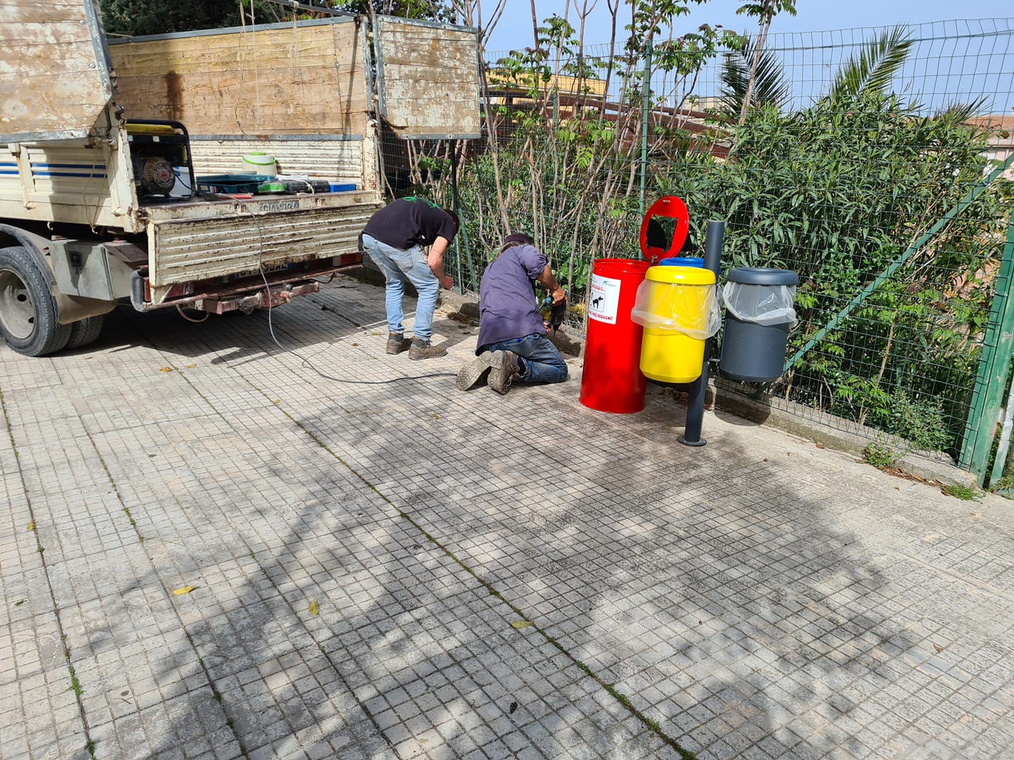 San Cataldo. “Riprendiamoci la Città”: “Finalmente installando i cestini per le deiezioni canine”