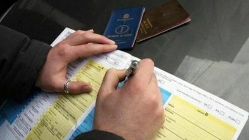 Truffe ad assicurazioni Palermo, 238 clienti gabbati, 8 misure
