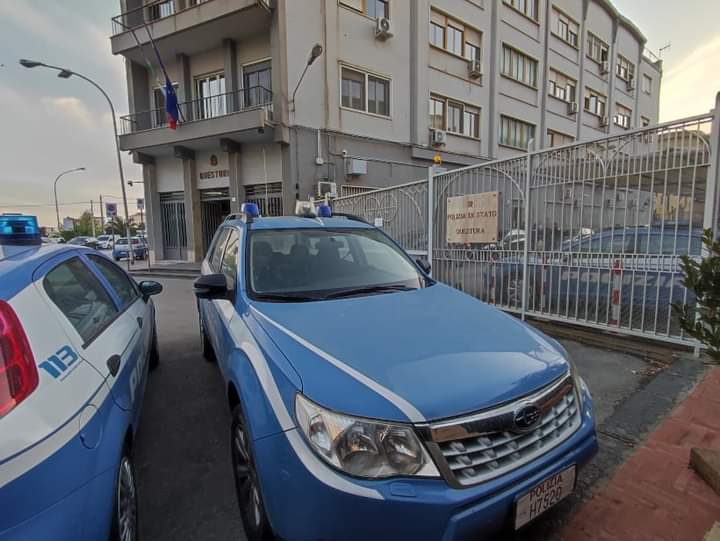 Caltanissetta, l’onestà non ha nazionalità. Trova un portafogli in strada e lo consegna in Questura