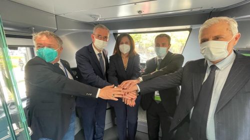 Trasporti, presentati a Palermo i nuovi treni ibridi Blues acquistati dalla Regione. Falcone: “Miglioriamo i servizi nelle tratte disagiate”