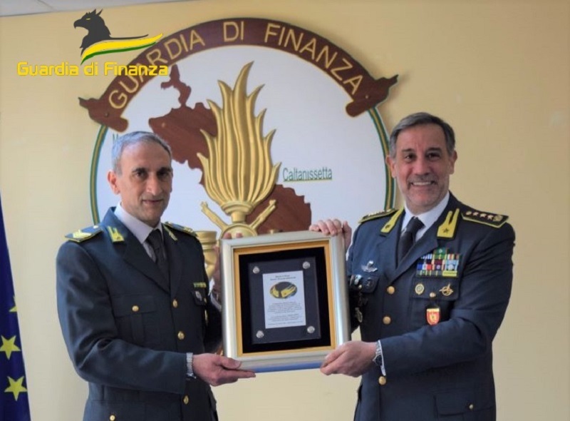 Caltanissetta: il brigadiere Michele Palermo va in pensione, 36 anni al servizio delle “Fiamme Gialle”