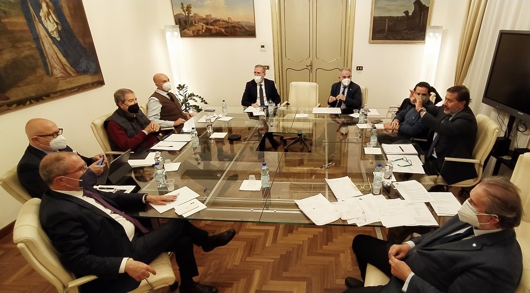 Sicilia, Musumeci ai sindacati: lavoriamo insieme per il rilancio dei poli in crisi