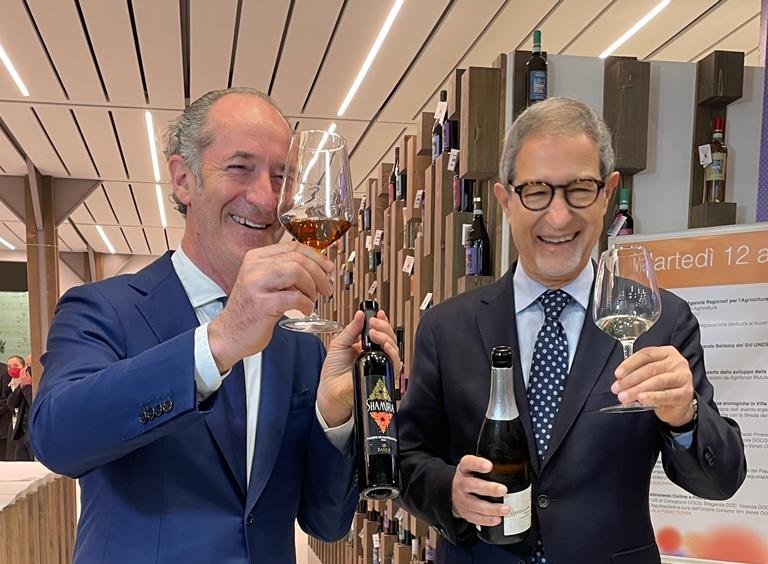 Vinitaly fa incontrare Sicilia e Veneto: Musumeci e Zaia siglano “Patto delle due P”