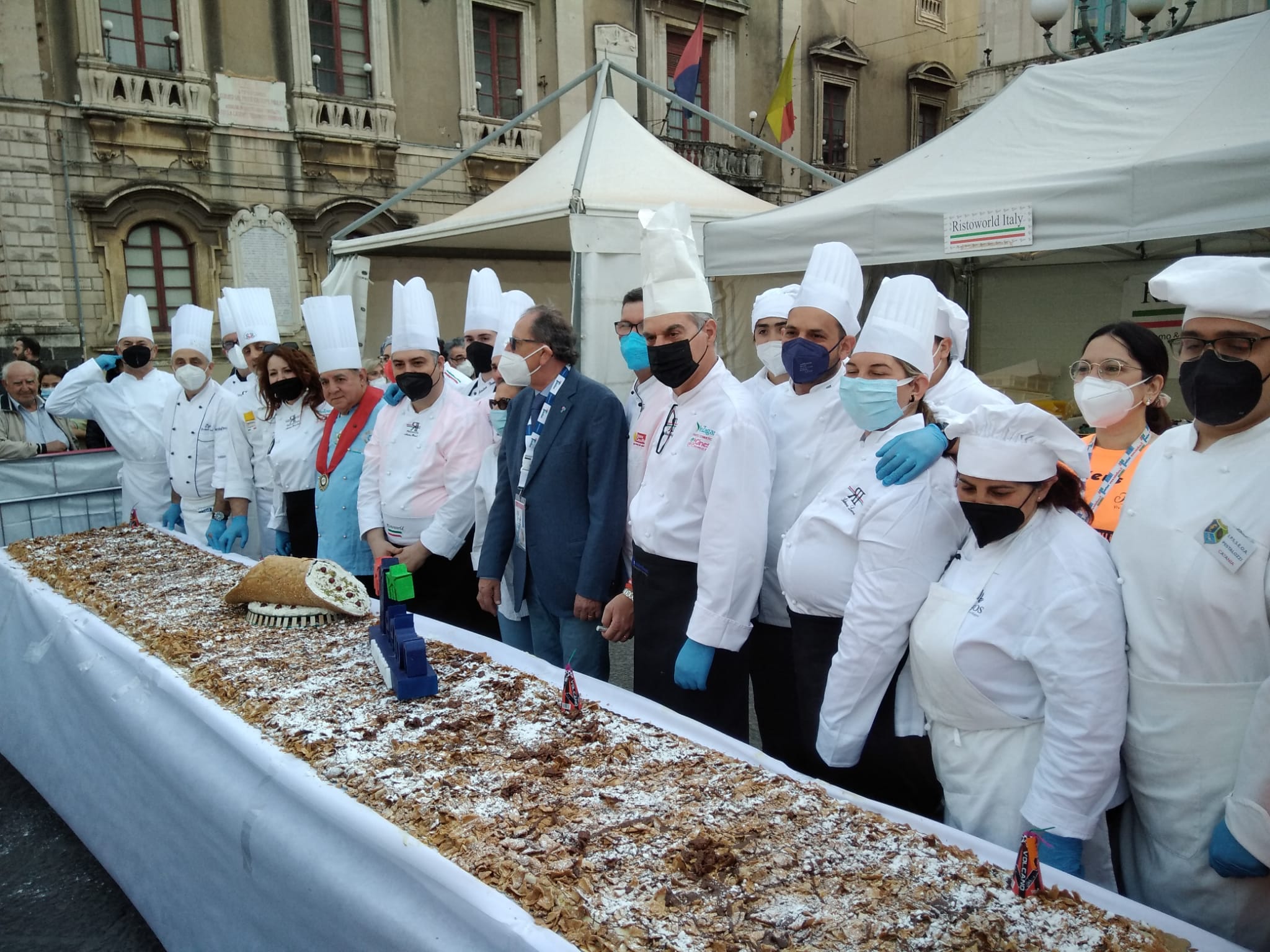 Sicilia, a Catania torta gigante Ristoworld per la solidarietà Telethon