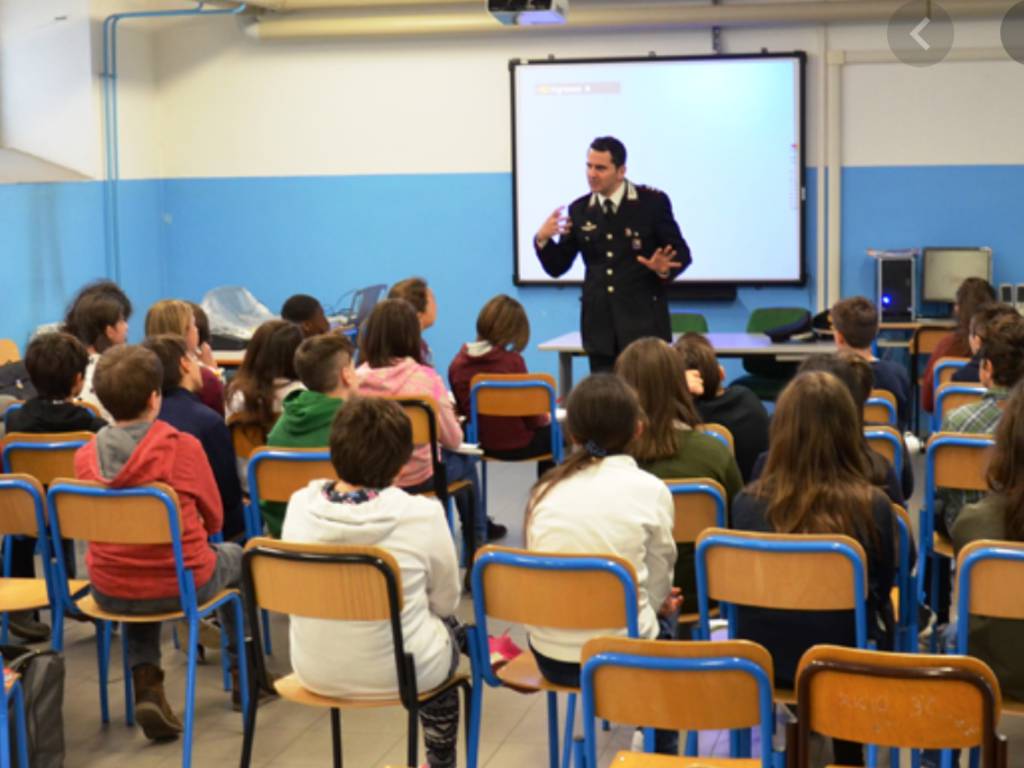 Caltanissetta e provincia, i carabinieri incontrano gli studenti