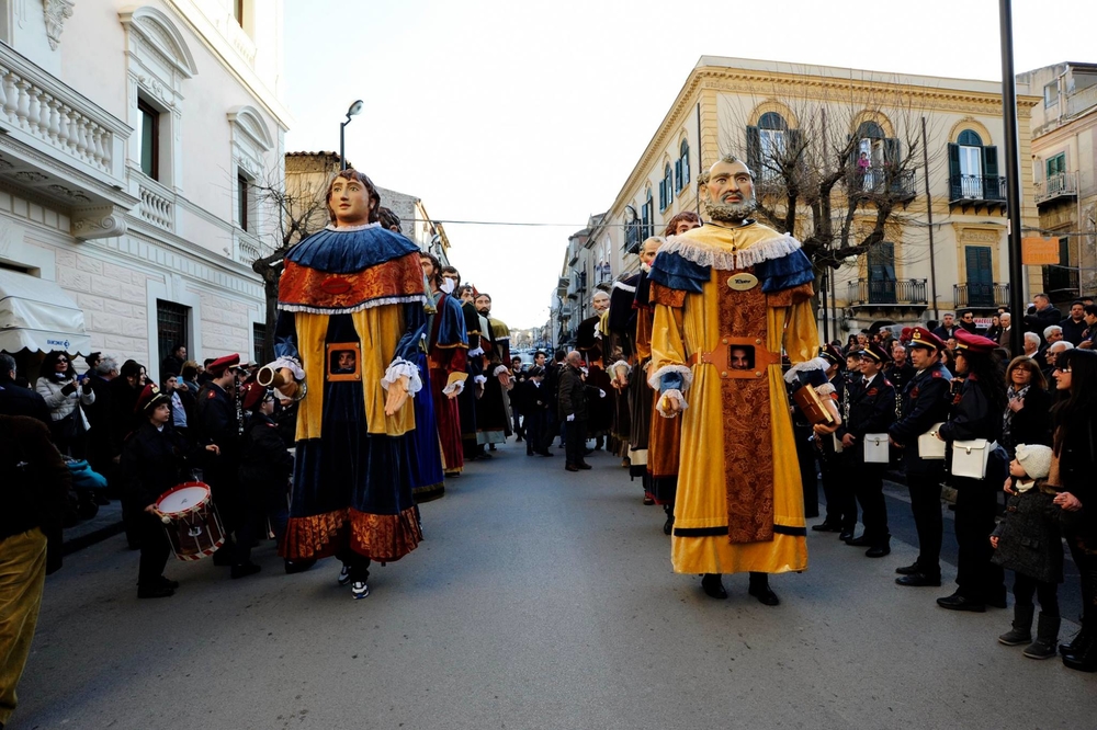 San Cataldo. Domani ultimo atto della Settimana Santa con i Sampauluna e la processione del Cristo Risorto