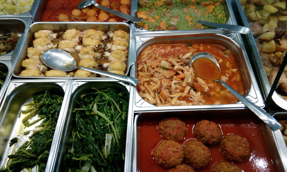 Caltanissetta, pregevole iniziativa: fast food a 1 euro contro la povertà