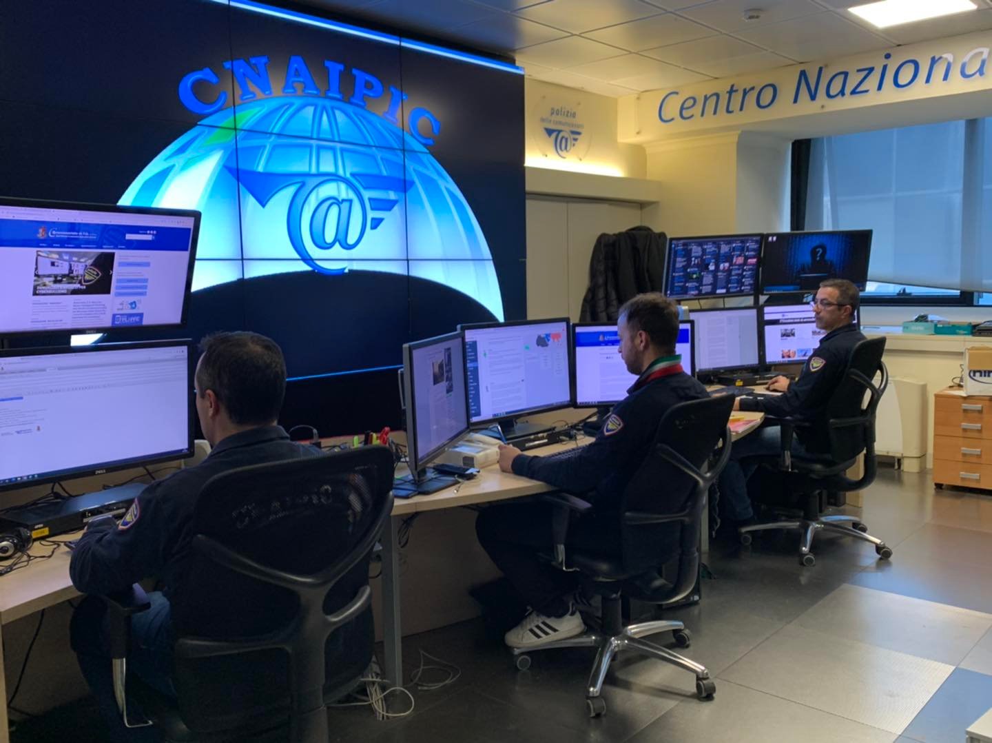 Scoperta dalla Polizia Postale frode informatica: due arrestati ai domiciliari, sequestrati 37 mila euro