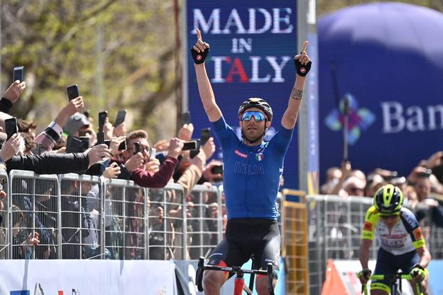 Caltanissetta, Damiano Caruso vince la tappa 2 de Il Giro di Sicilia ed è la nuova Maglia Giallo Rossa di leader della classifica generale