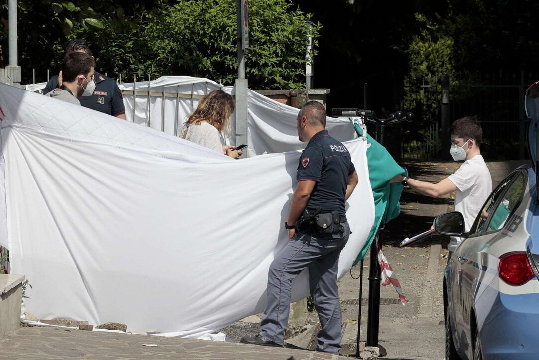 Italia, bimba di 4 anni cade dal balcone e muore