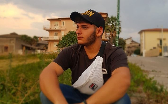 Caltanissetta, era studente dell’Alberghiero “A. Di Rocco” il 19enne morto nell’incidente di questa notte: dolore ed incredulità tra compagni e professori