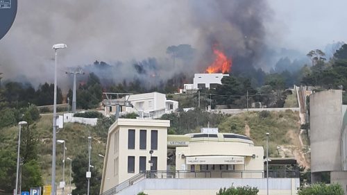 Sicilia, incendi: fiamme sul monte Erice, caso evacuate