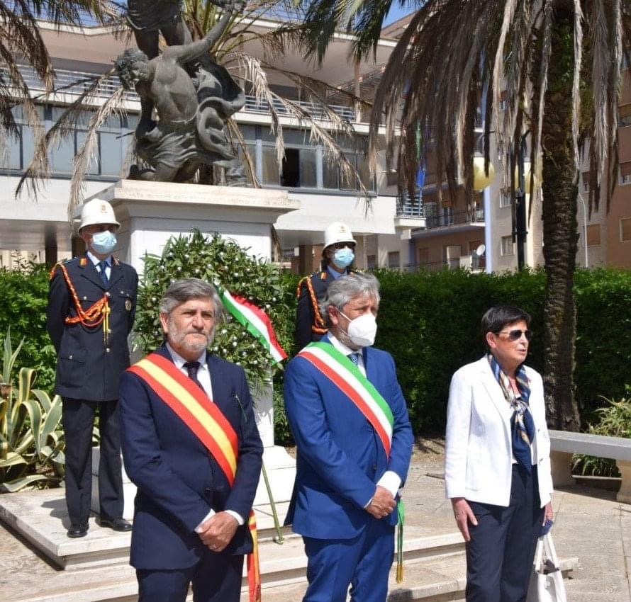 Caltanissetta, deposizione corona di alloro in piazza Falcone-Borsellino per trentennale strage di Capaci