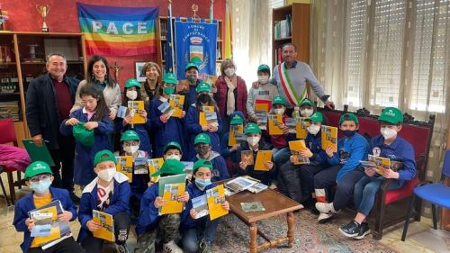 Campofranco. Alunni delle scuole cittadine in visita al Comune. “Interrogati” sindaco, vice sindaco e consiglieri comunali