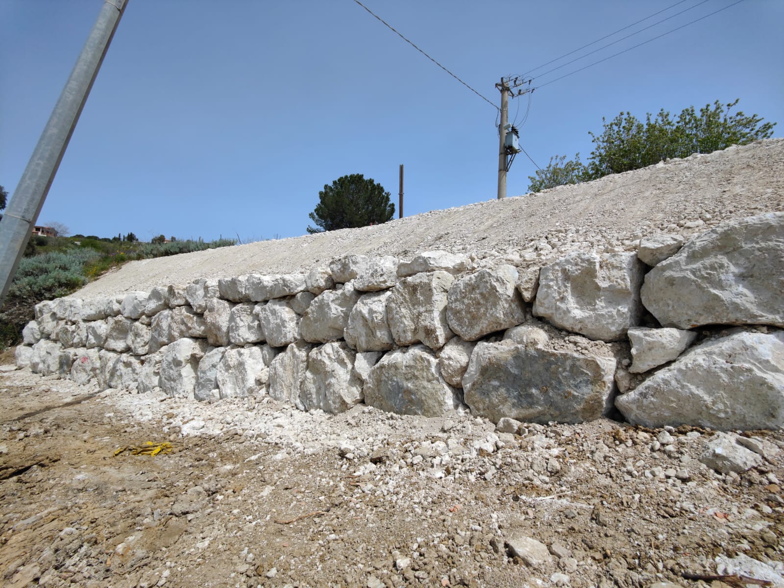 Santa Caterina. Completati lavori per ripristinare percorribilità della regia trazzera di contrada Muleri