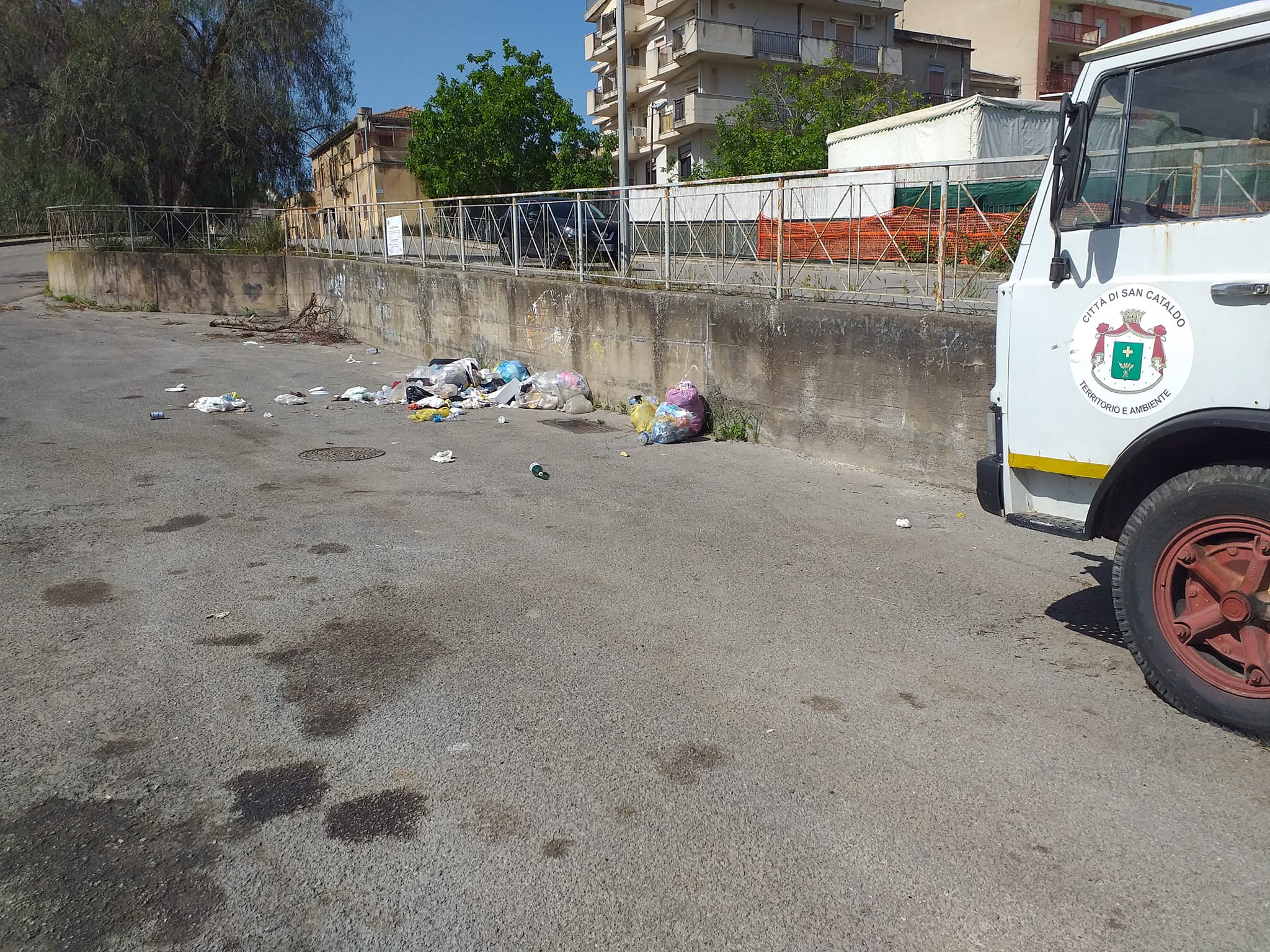 San Cataldo. L’assessore Michele Giarratano: “Continuano atti di inciviltà, ma grazie alle telecamere individuati colpevoli che presto riceveranno la sanzione prevista”