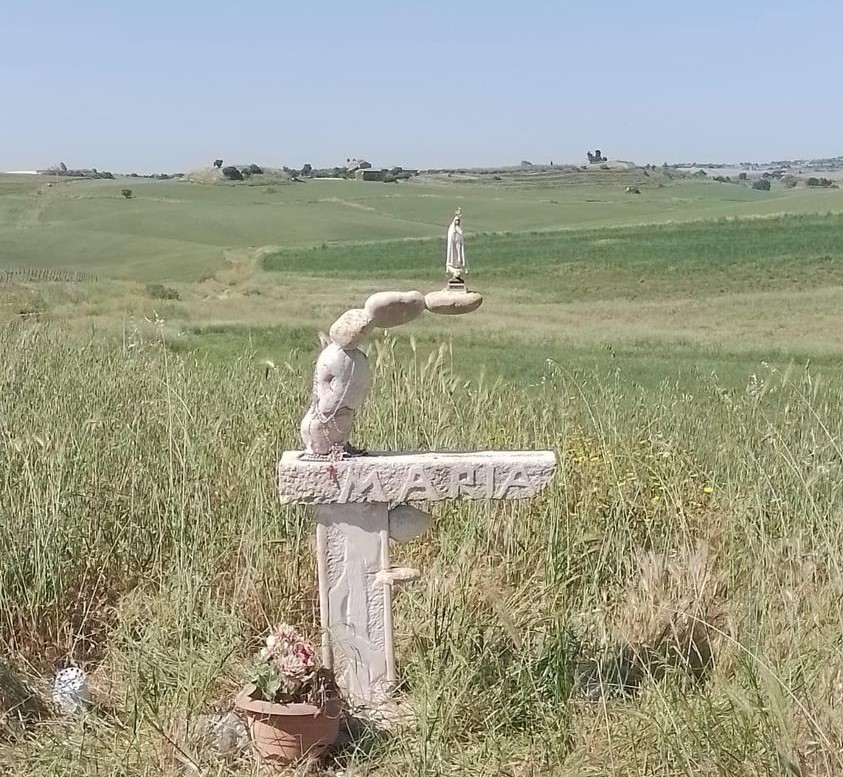 Delia. Ripristinato il monumento lungo la Sp 133