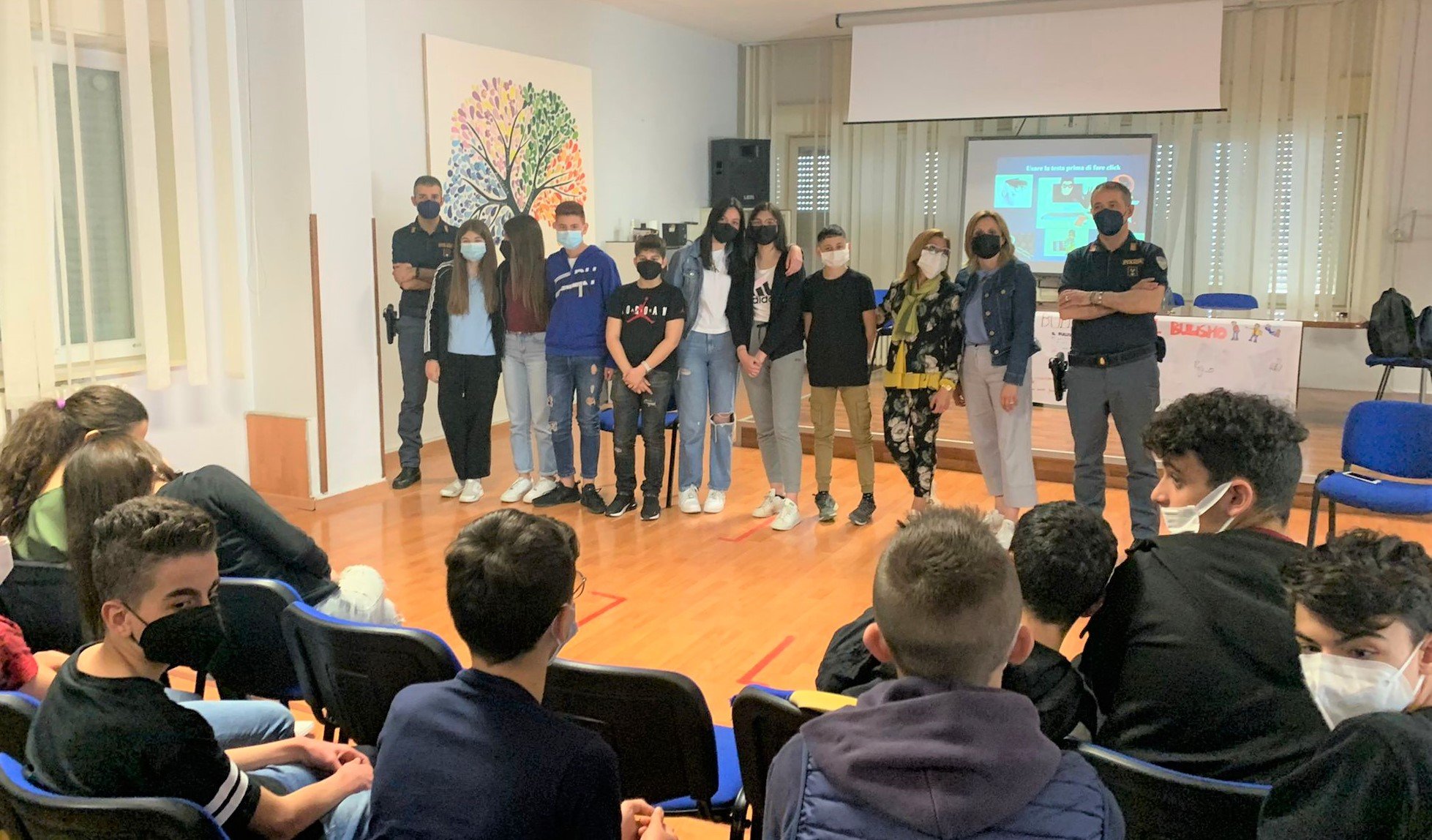 Nel nisseno, rischi e pericoli della rete: la Polizia Postale di Caltanissetta incontra gli studenti