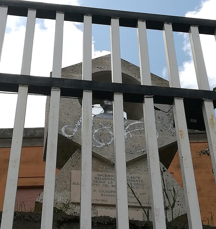Vallelunga. Sdegno del sindaco Montesano per l’atto vandalico alla Santa Croce nel monumento dedicato a Padre Giorgio