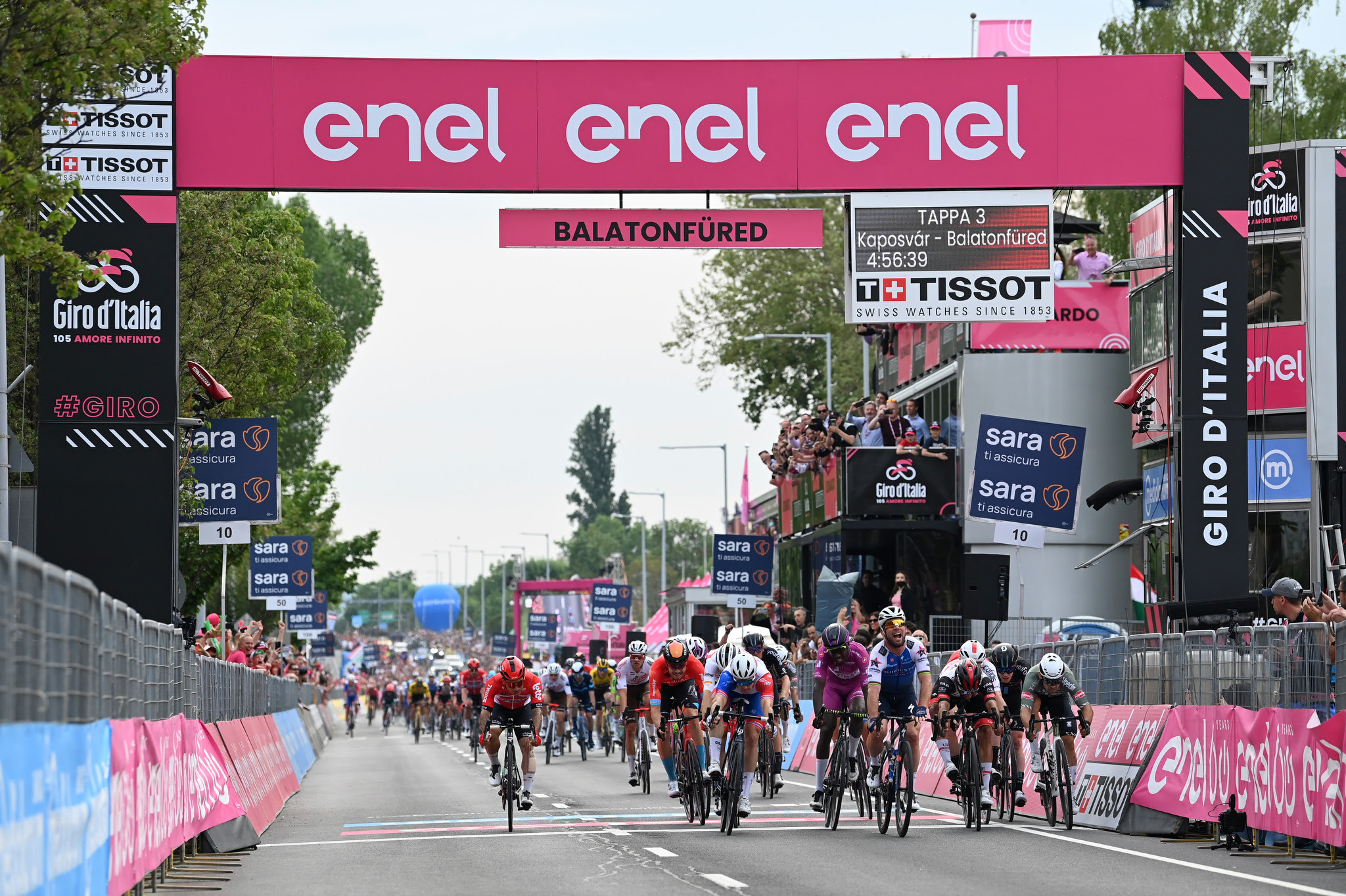 Giro d’Italia 2022, terza tappa: Cav è tornato, Van Der Poel rosa ungherese