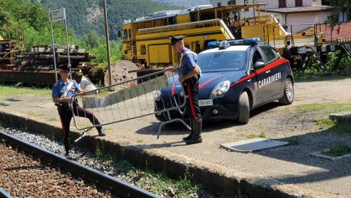Sicilia: cercano di far deragliare treno, denunciati 7 minori