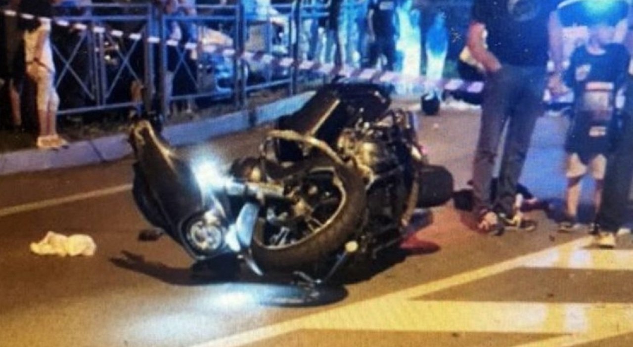 Italia, moto perde controllo e investe pedoni: due morti e un ferito