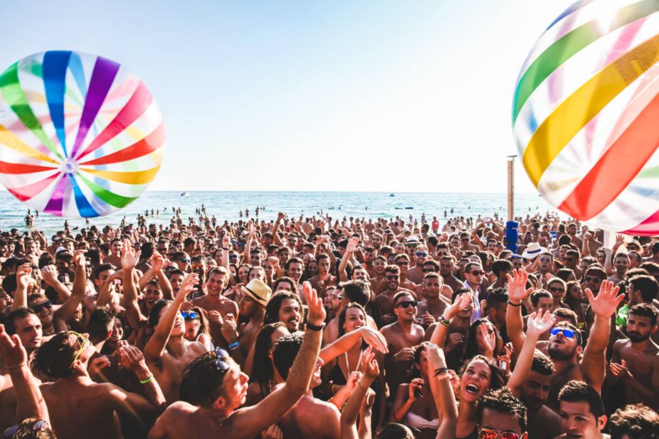 Covid, … liberi tutti. Turismo, 7 italiani su 10 non temono coronavirus durante prossime vacanze