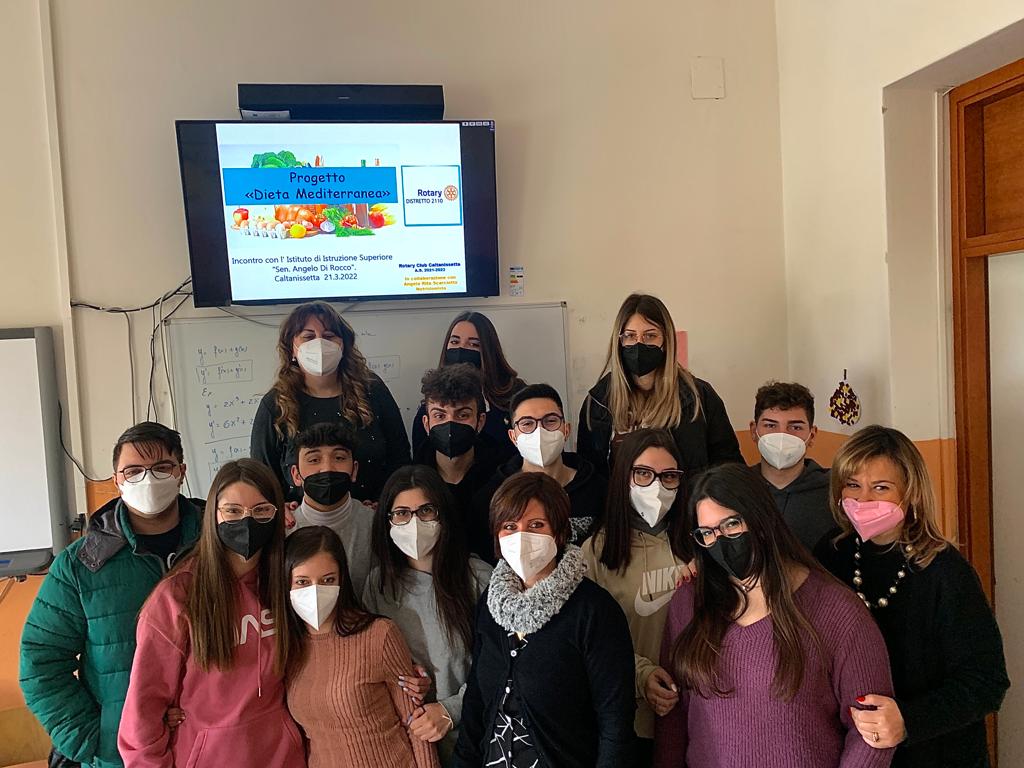 Un successo l’iniziativa del Rotary Club Caltanissetta per la valorizzazione della Dieta mediterranea e della sala alimentazione nelle scuole