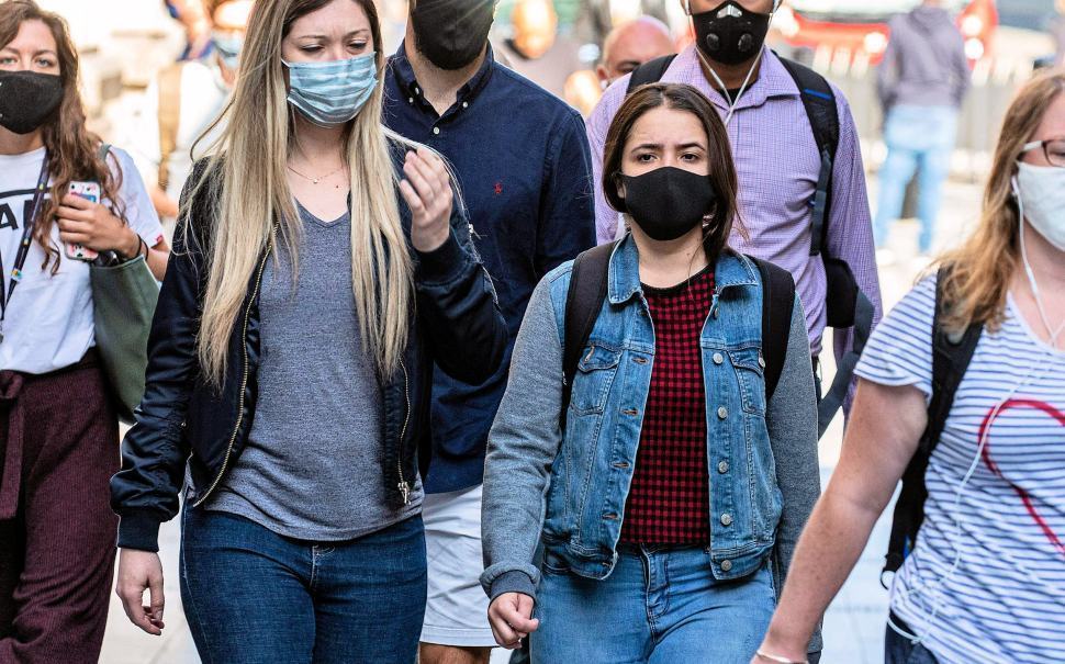 Italia, covid: torna la libertà ma vince cautela, molti con mascherine