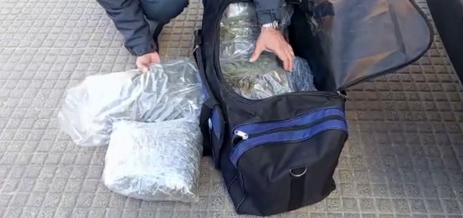 Agrigento, San Leone: 11 kg di hashish per posta, Gdf travestito da finto corriere arresta 28enne