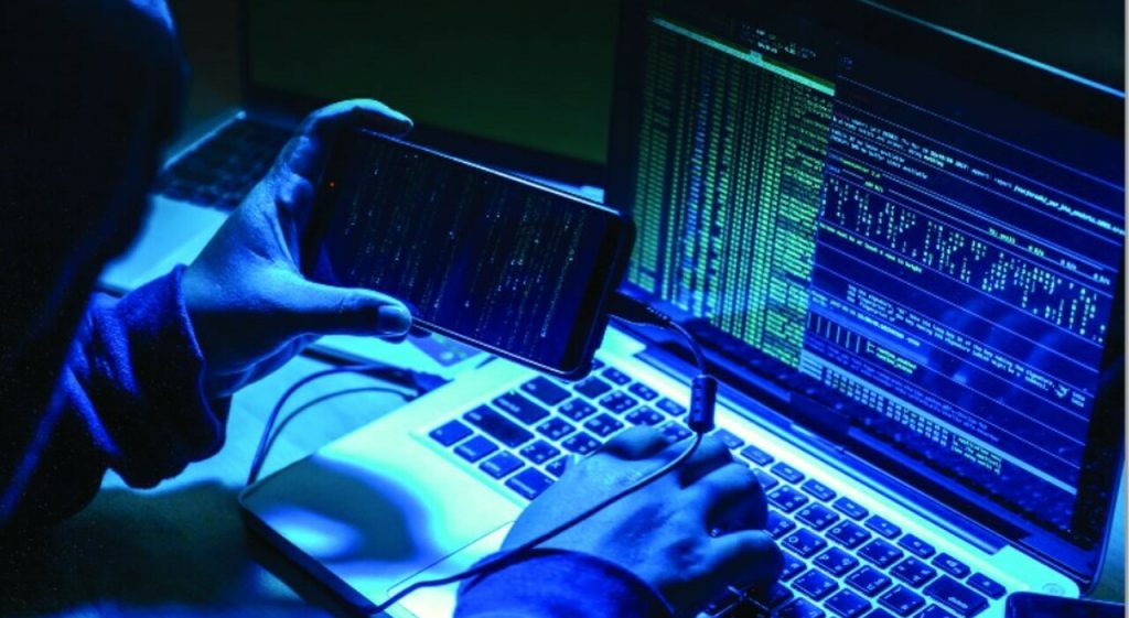 Hacker arrestato per aver violato i server del Ministero della Giustizia, a Gela ha messo sotto scacco 56 computer su 59