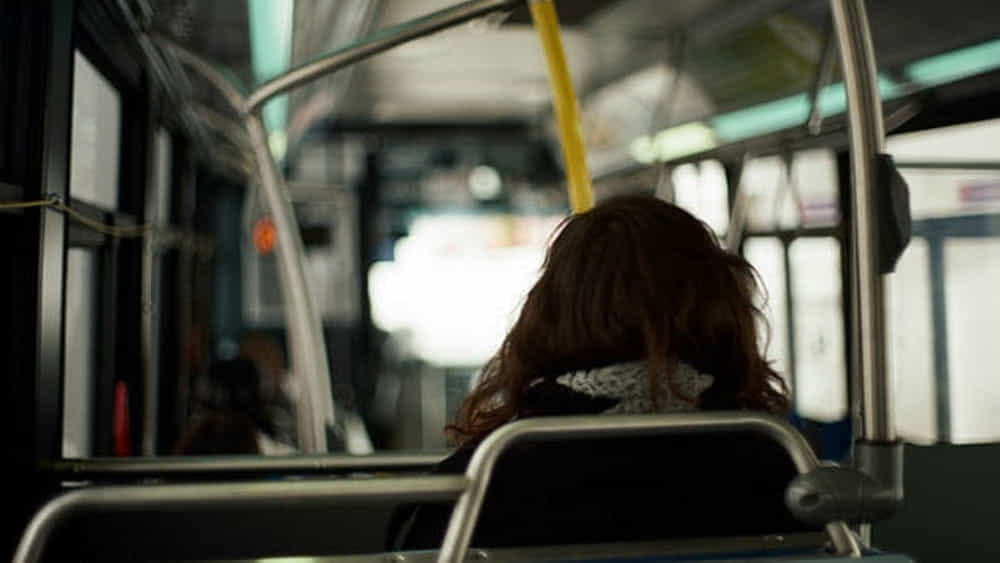 Italia, molesta sessualmente 14enne su un autobus: arrestato uomo di 65 anni