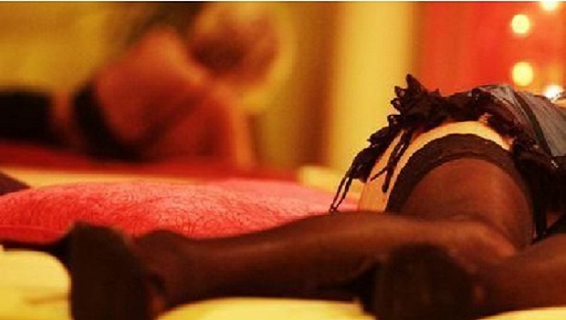 Case di appuntamento con  “Touch me” e “Nuru massage”. A Catania tre arresti della Polizia, tra cui una donna con Reddito di Cittadinanza