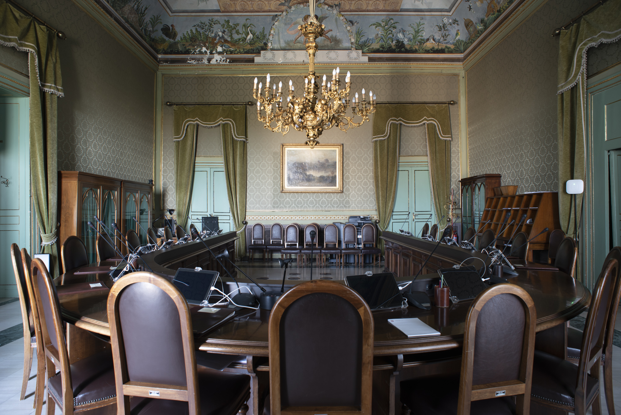 M5S: “Savona rinviato a giudizio, basta ora deve dimettersi. È  inammissibile che continui a guidare la commissione Bilancio durante la Finanziaria”