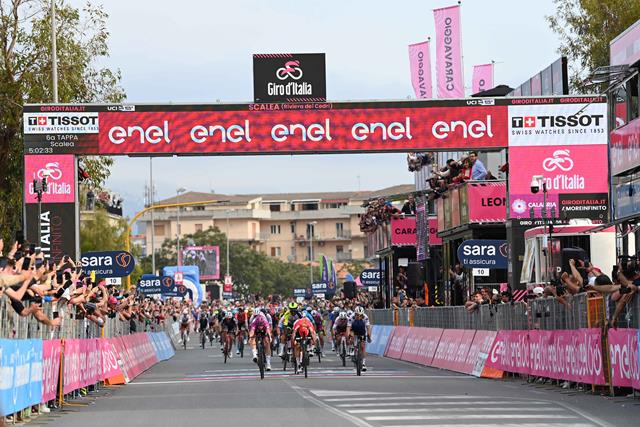 Arnaud Démare vince la sesta tappa del Giro d’Italia:   Juan Pedro Lopez è ancora in maglia rosa