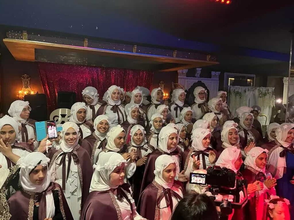Italia, a Milano eletta la prima reginetta con il hijab. L’organizzatrice: “Voglio che sia un esempio per le coetanee”