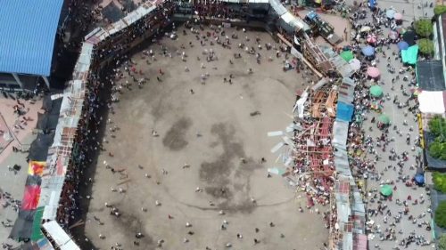 Colombia. Tribuna cede durante una corrida, otto morti e 60 feriti: toro fugge seminando il panico