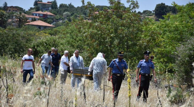 La piccola Elena uccisa in casa, poi la madre l’ha sepolta nel terreno ricoprendola di terra e cenere lavica