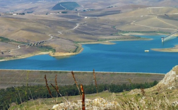 Risorse idriche, in Sicilia invasi pieni. Criticità per caldo e distribuzione da sottoporre a Roma