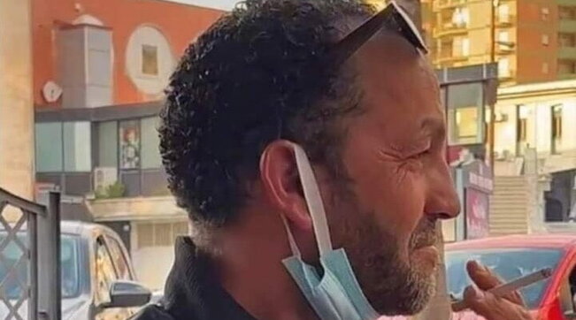Italia, soccorre due bimbi in mare e muore per un malore: le famiglie e i piccoli si sono dileguati dopo il decesso dell’uomo