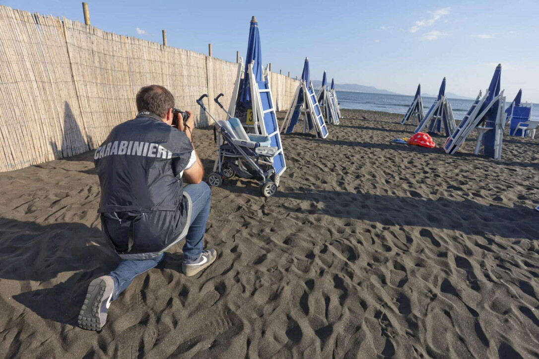 Italia. Napoli, bambina di 5 anni muore annegata in mare: era scomparsa mentre giocava in spiaggia