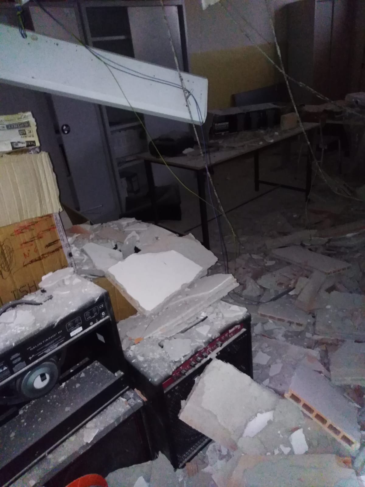 Campofranco, crolla tetto aula di musica, sede scuola infanzia primaria e secondaria